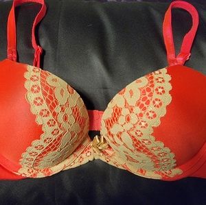 Victoria's Secret Bombshell Plunge